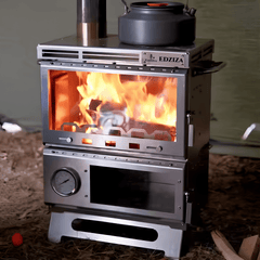 Poêle à bois Edziza en acier inoxydable 304 de KanSilva - vue en utilisation avec feu allumé